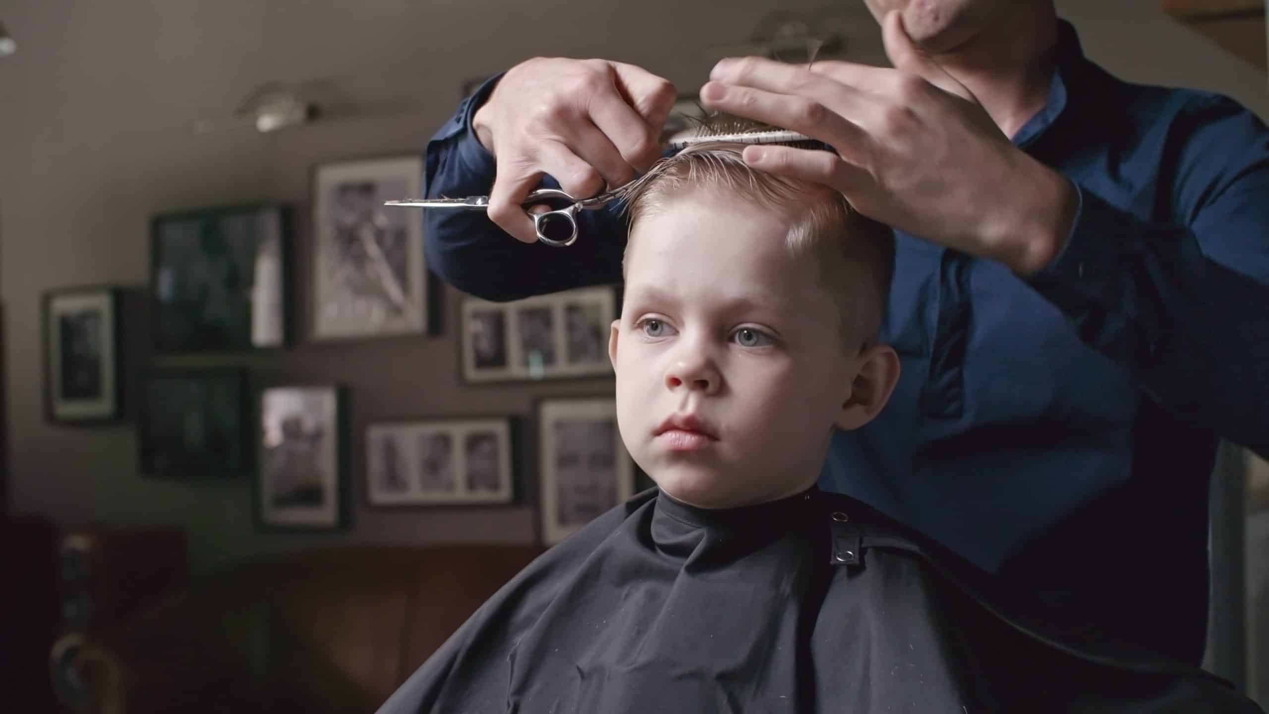 talented-barber-spinning-scissors-around-his-fingers-while-making-a-haircut-for-little-SBI-351499961 talented-barber-spinning-scissors-around-his-fingers-while-making-a-haircut-for-little-SBI-351499961