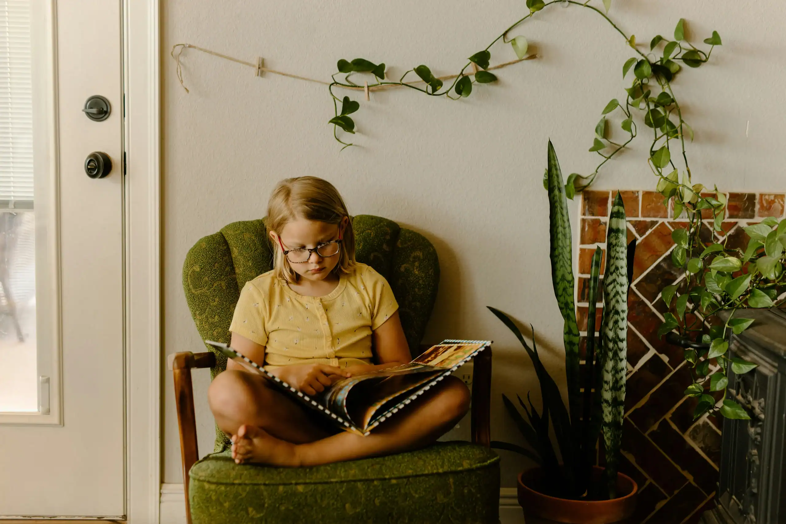 Peaceful reading area to reduce autism sound sensitivity triggers Peaceful reading area to reduce autism sound sensitivity triggers