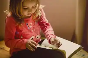 Hyperlexia Symptoms: 9 Signs Parents Can't Miss